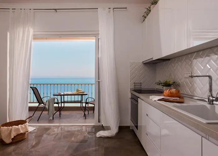 The Beach House - Steps From The Sea Hanioti